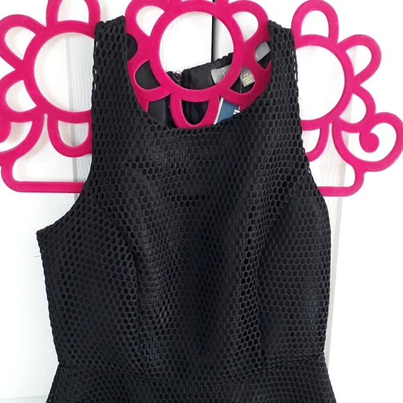 black dress - Picture 3 of 4